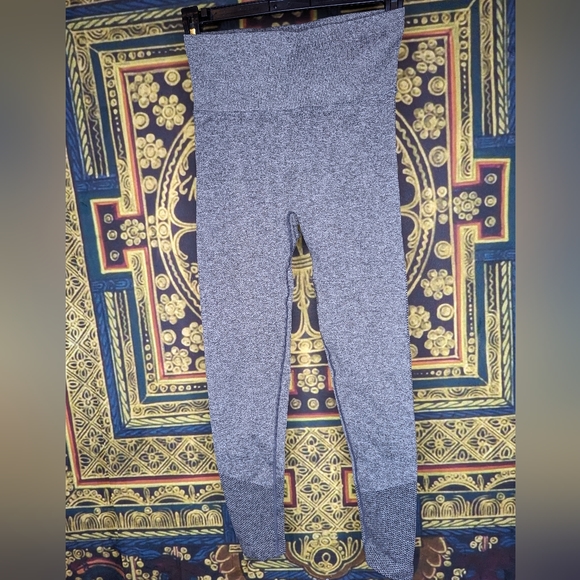 COMFREE Scrunch Butt Lifting Leggings Seamless High Waist Ruched Size Medium - Picture 2 of 5